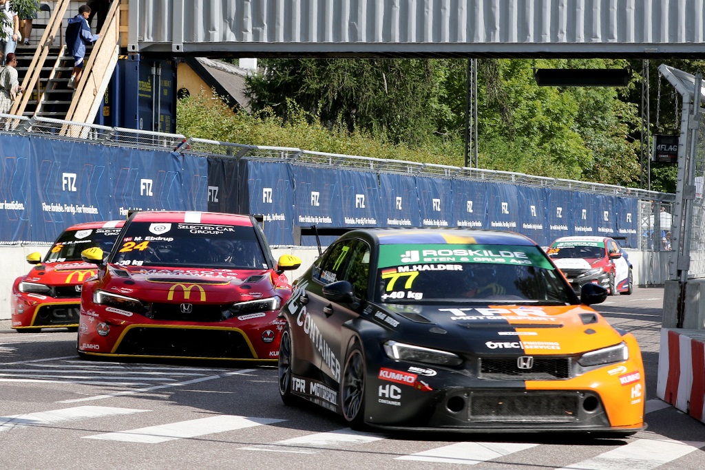 Mike Halder ligger stadig forrest i TCR mesterskabet.
(Foto: Motorsporten.dk)
